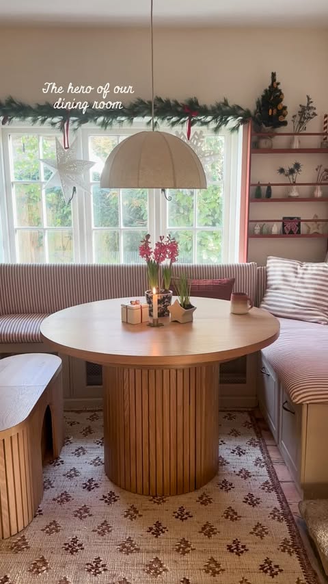 Instagram post by @what_a_view_cottage for Transformer Table. Caption reads: [...] - but I also love to host. This....