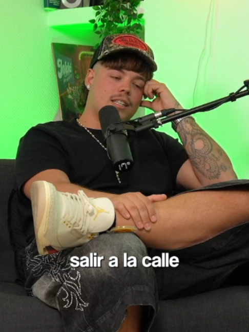 TikTok post by @17gradospodcast for Loop Earplugs. Caption reads: Compra @loopearplugs con un 20% de descuento [...].