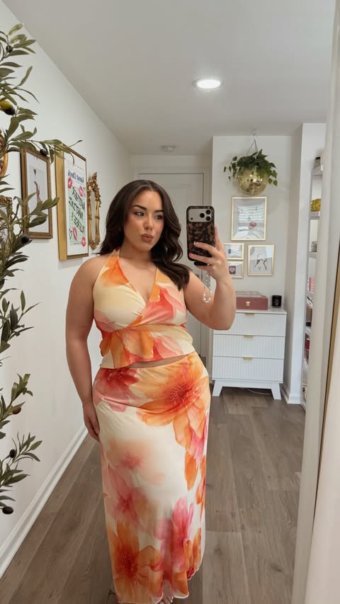 Instagram post by @superashley127 for BloomChic. Caption reads: Trying on four @bloomchic dresses that would be....
