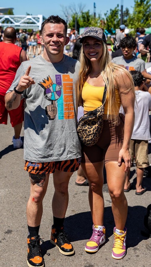 Instagram post by @allismeltzer for Ice Shaker. Caption reads: [...] the whole crew hydrated with @iceshaker....