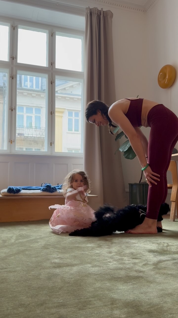 Instagram post by @annieineventyrland for EYDA. Caption reads: Well we tried 🥲 as always the set is @eyda....