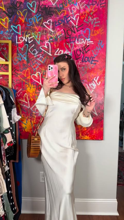 Instagram post by @savannah__brennan for Pela Case. Caption reads: [...] try? 😋
+ the best part is that with....