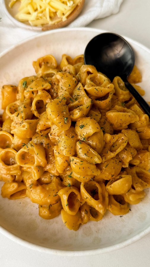 Instagram post by @munchinwithmaddie_ for Instant Pot. Caption reads: hope i don’t offend anyone but…french onion pasta....