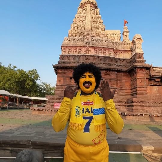 Instagram post by @cricsuperfan for Vision11. Caption reads: Day 6 at Shree Grishneshwar Jyotirlinga 🕉️

Har....