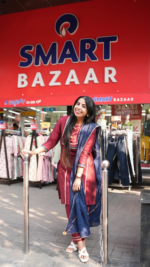 Instagram post by @pinkeypreet for SMART Bazaar. Caption reads: [...] = Full Paisa Vasool Mode ON 💸
#SMARTBAZAAR....