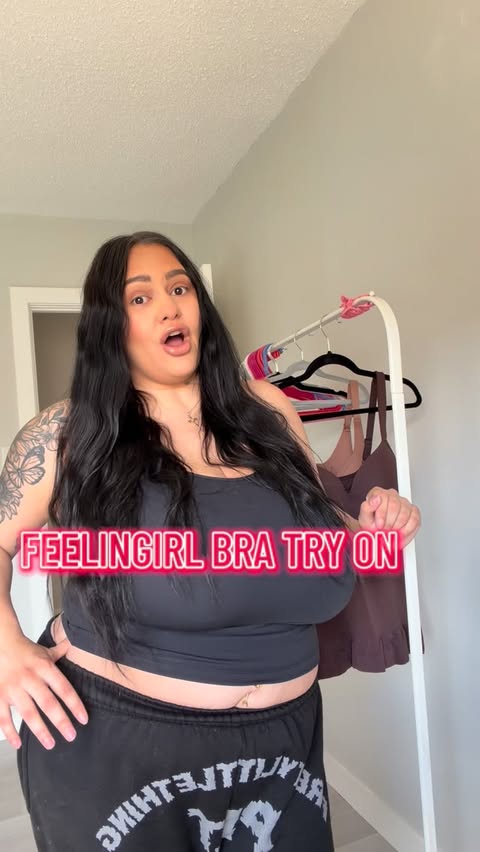 Instagram post by @sydswrld444 for Feelingirl. Caption reads: “Wireless Seamless Plunge Bra” @feelingirlofficial....