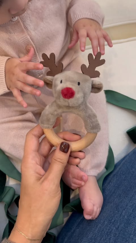 Instagram post by @aimeejohnson for The White Company. Caption reads: [...] It’s all cuddles and cashmere at....