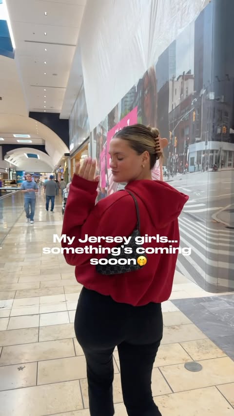 Instagram post by @juliagraccee for Edikted. Caption reads: 🤫🤫🤫 @edikted #edikted #ediktedad.