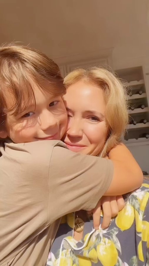 Instagram post by @ashleyaubra for AIRINUM. Caption reads: [...] link! 
I was telling some friends about....