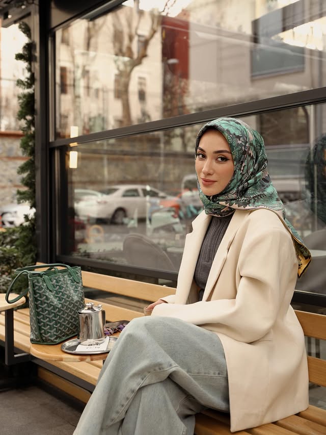 Instagram post by @senaseveer for Imannoor. Caption reads: evergreen mood♥️ @imannoor #reklam.