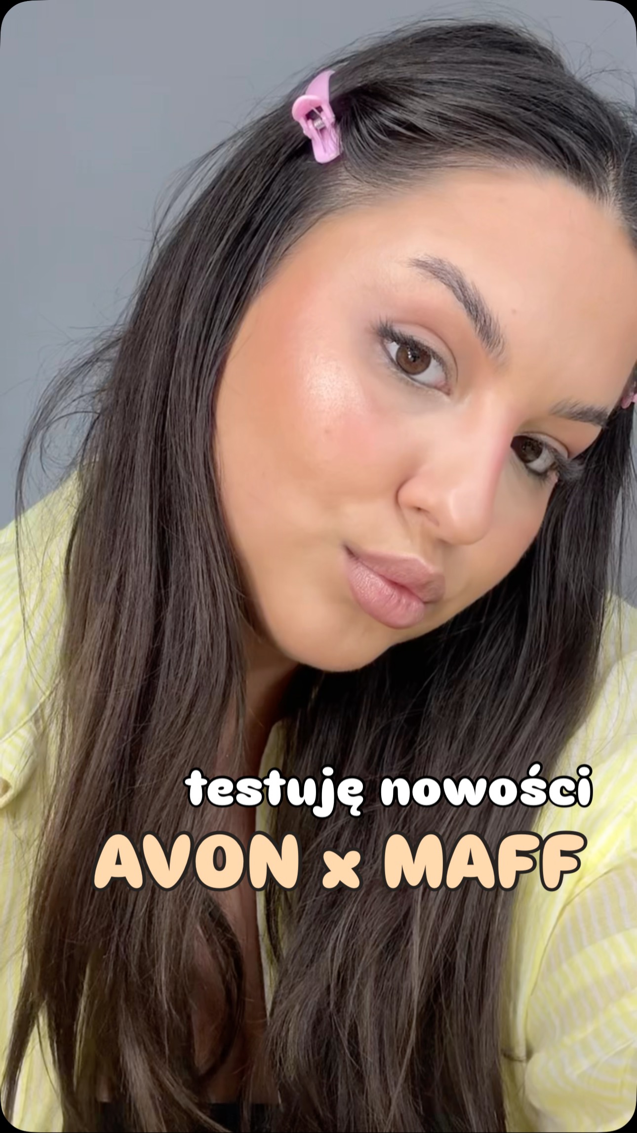 Instagram post by @malagaxx for Avon. Caption reads: super kolekcja! @avon_polska x....