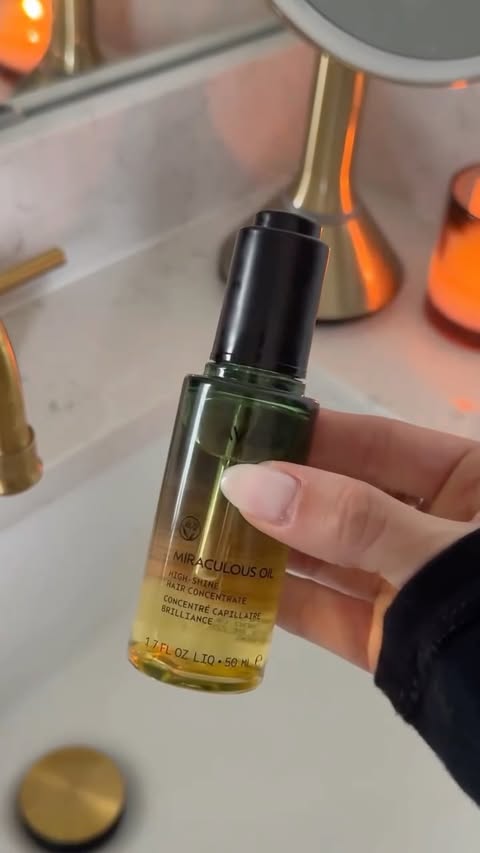 Instagram post by @valeloren for Aveda. Caption reads: [...] get ready routine with shiny results @aveda....