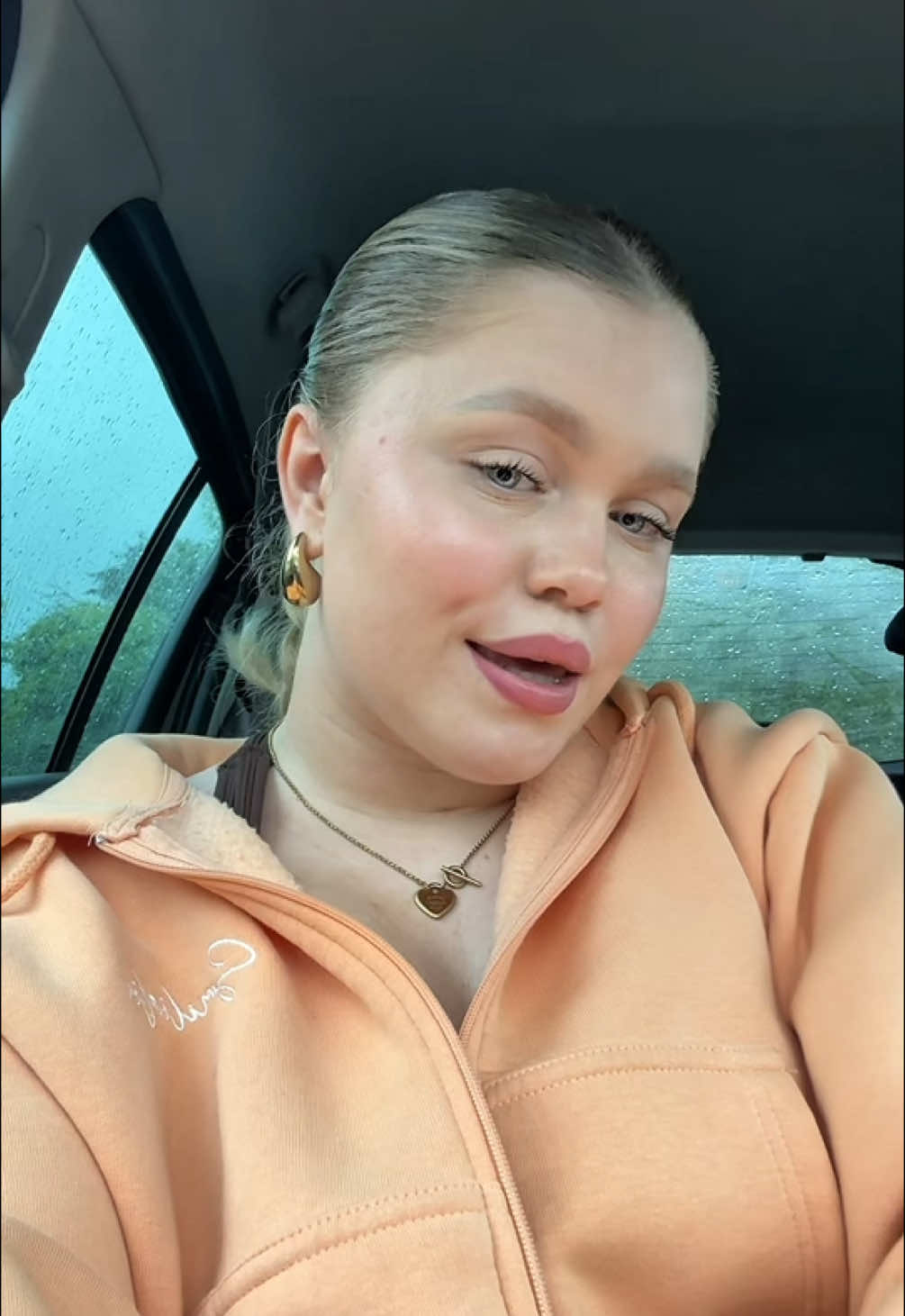 TikTok post by @justagirlwithblueeyes for Smilodox. Caption reads: Ich hab vielleicht nicht den schönsten Körper -....