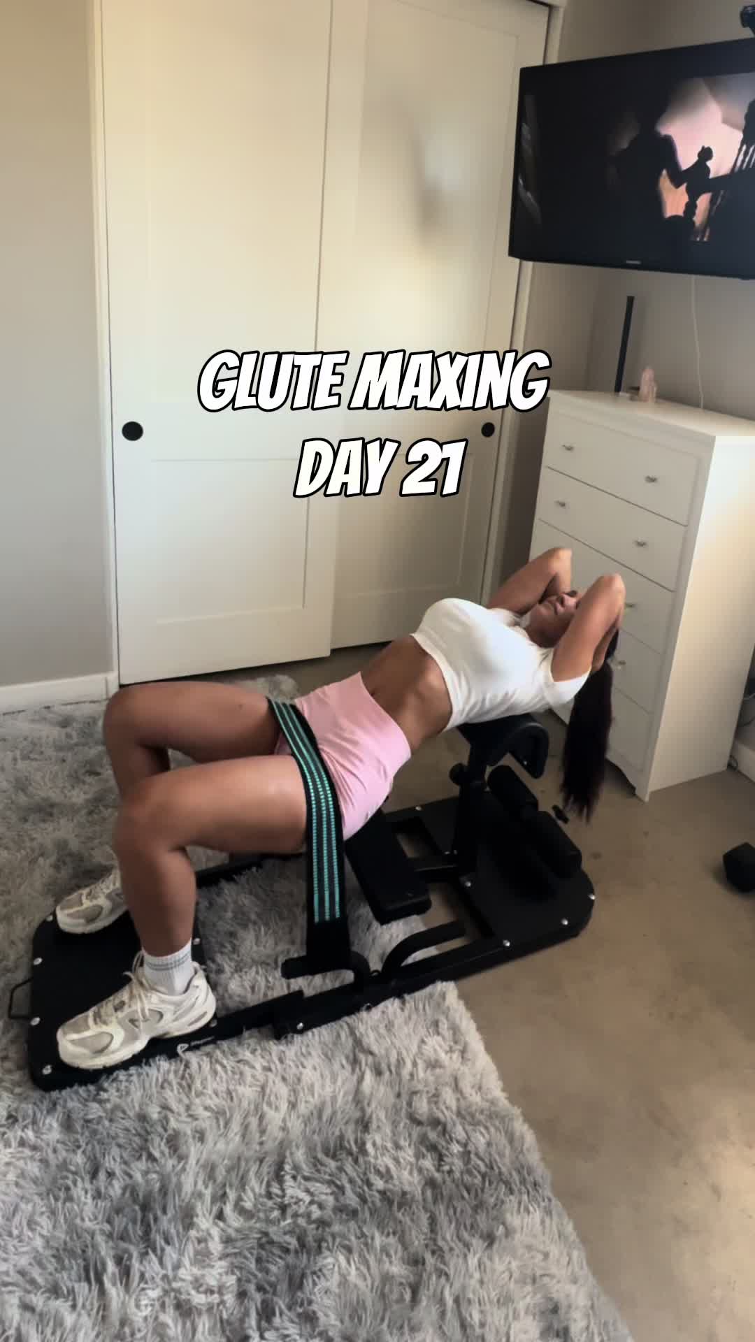TikTok post by @mock2pac for Lifepro Fitness. Caption reads: 🍑! #glutes #homeworkout @lifepro #21#fypシ.