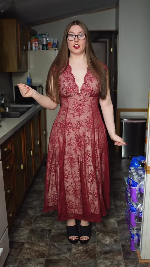 Instagram post by @theitsdallasdoee for Popilush. Caption reads: .