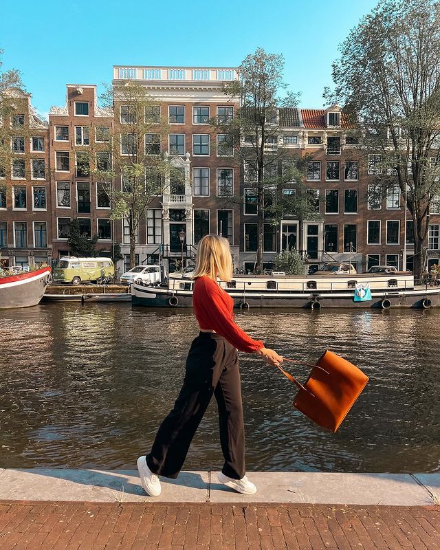 Instagram post by @sarainthenetherlands for O My Bag. Caption reads: [...] I recently received a leather tote from....