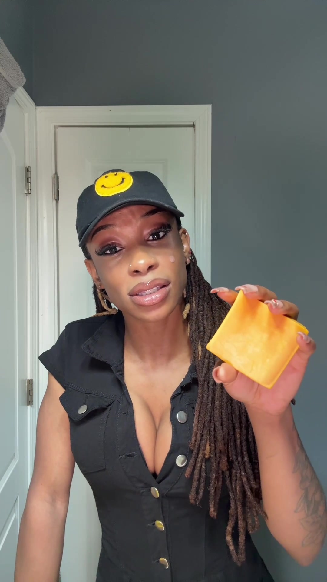 TikTok post by @dyme.body for Honey Glow. Caption reads: [...] thing to lightening up them spots! @Honey....