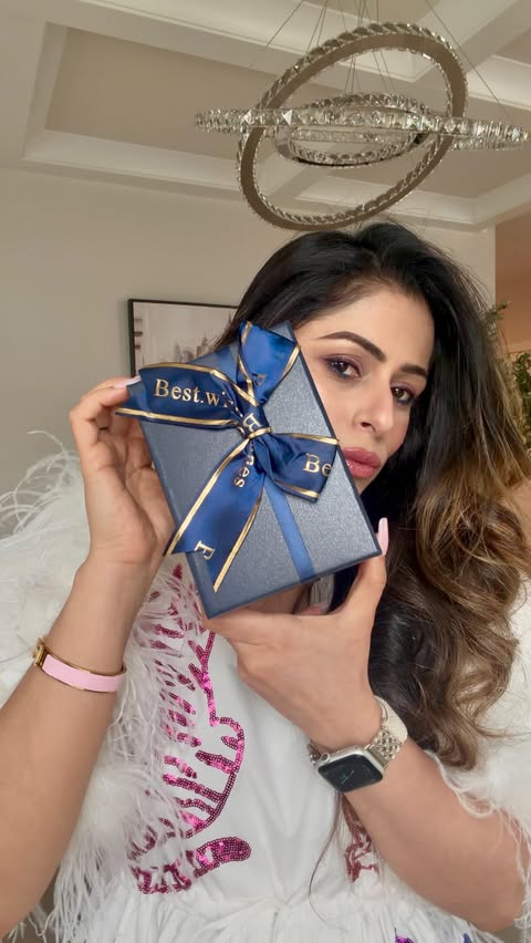 Instagram post by @roopsi_bansal for Sayabling Jewelry. Caption reads: [...] can carry the whole look 💍....