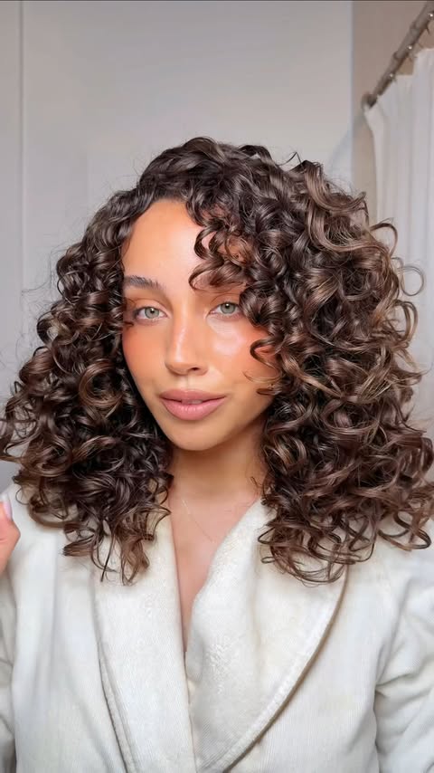 Instagram post by @tondreannaesquilin for MONDAY Haircare. Caption reads: [...] this hair oil 🎀 using @mondayhaircare’s new....