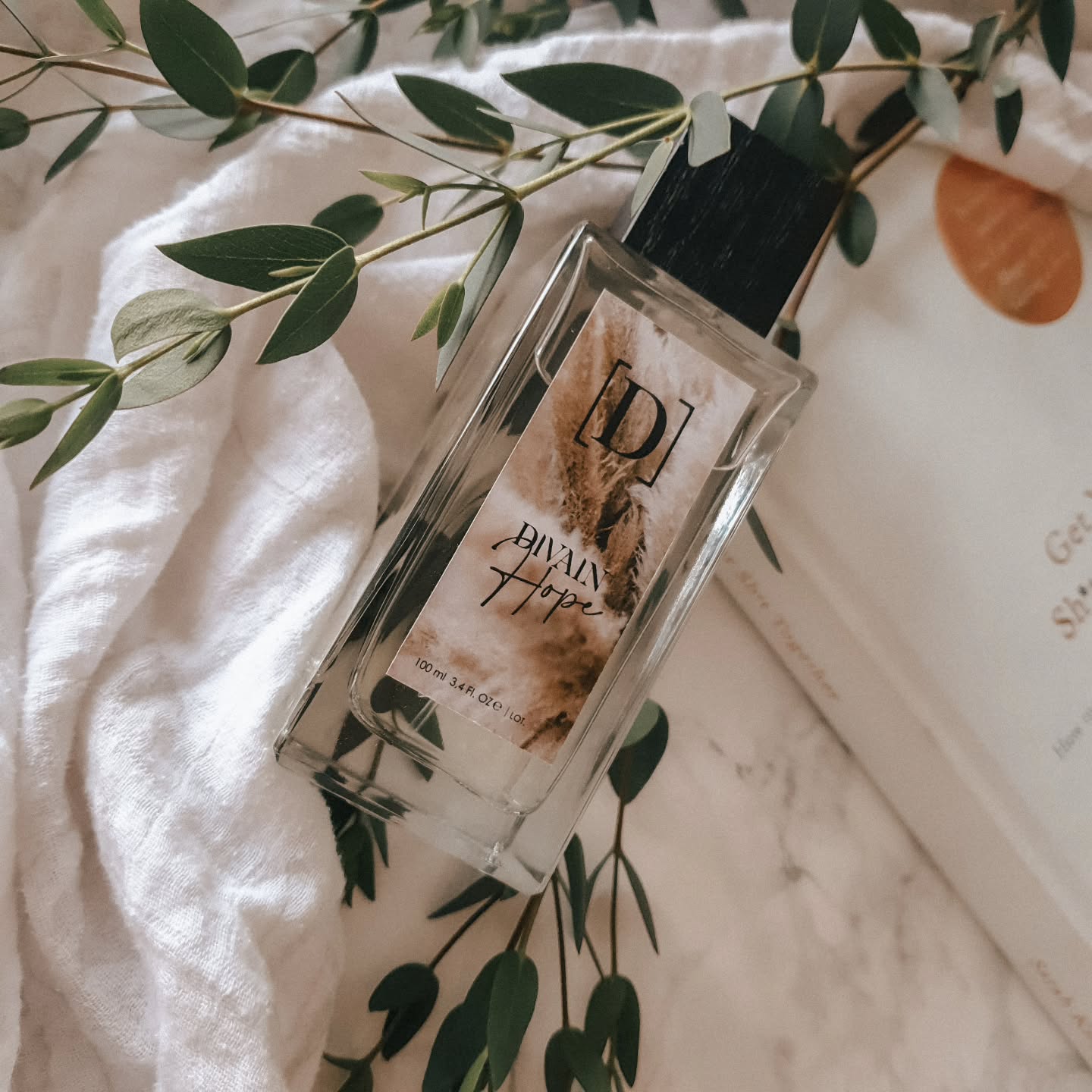 Instagram post by @itsamurraylife for DIVAIN Parfums. Caption reads: [...] at night!🌛 #divainlover #bedivain....