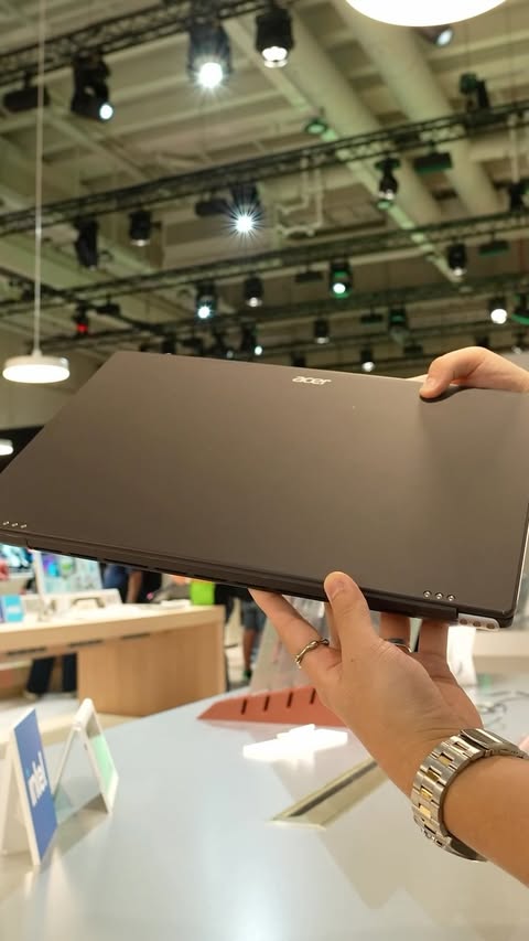Instagram post by @techwithseong for Predator Gaming. Caption reads: [...] here… all powered by intel. @acer....