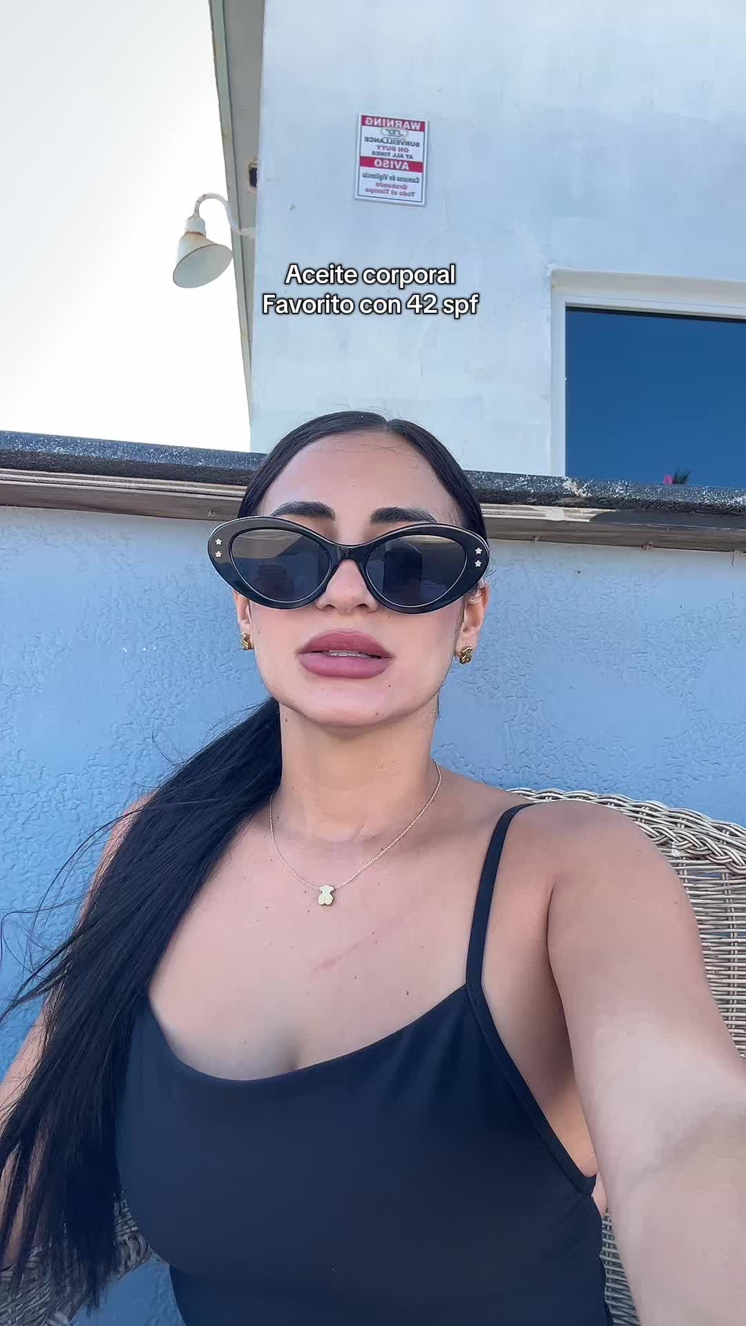 TikTok post by @tutifit92 for Kopari Beauty. Caption reads: [...] durante el día.. de @Kopari Beauty lo amo ....