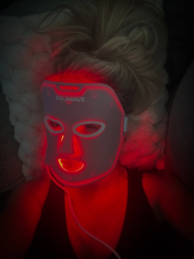 Instagram post by @kate.medical.aesthetician for Solawave. Caption reads: Current obsession: @solawave Red light therapy....
