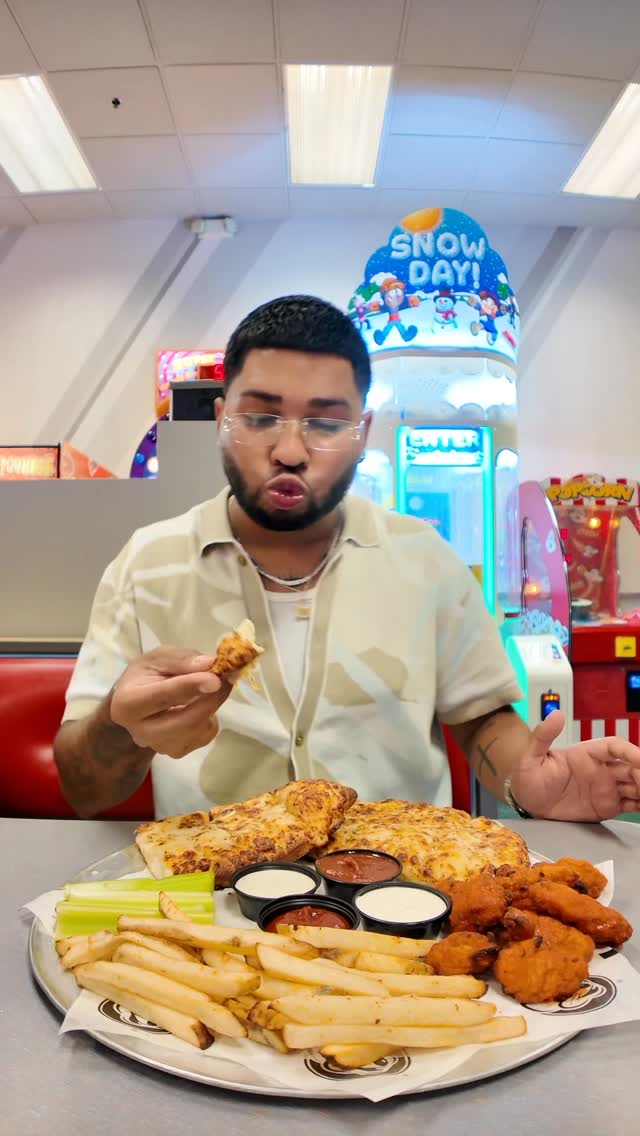 Instagram post by @noemurillo for Groupon. Caption reads: @groupon Solo Date at Chuck E. Cheese
code NOE30....