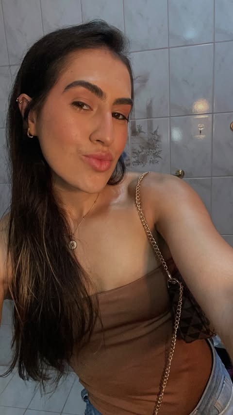 Instagram post by @robertaguimadaily for Creamy Skincare. Caption reads: tem alguma coisa errada🤨

🏷️ @meuollie:....