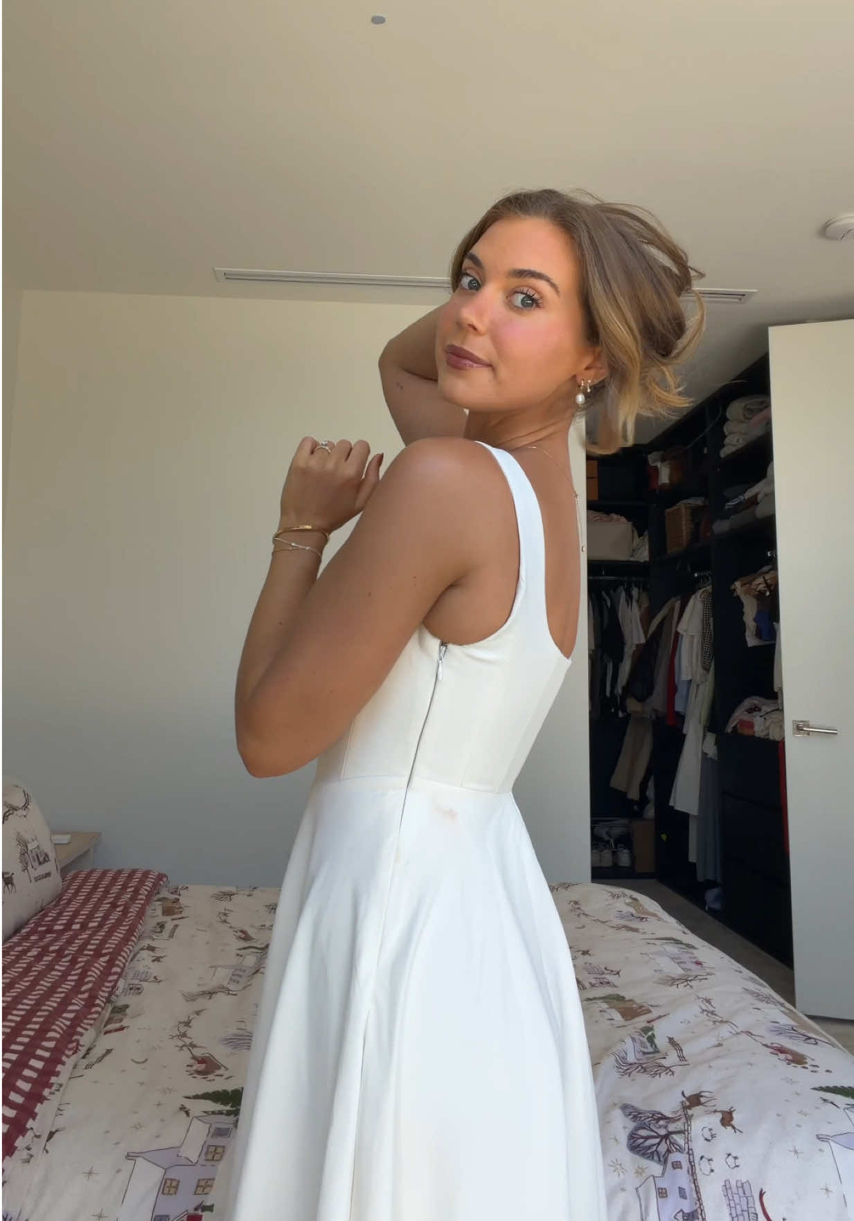 TikTok post by @sophiejaynemillerr for Bondisands. Caption reads: [...] making miracles happen once again 😌 ....