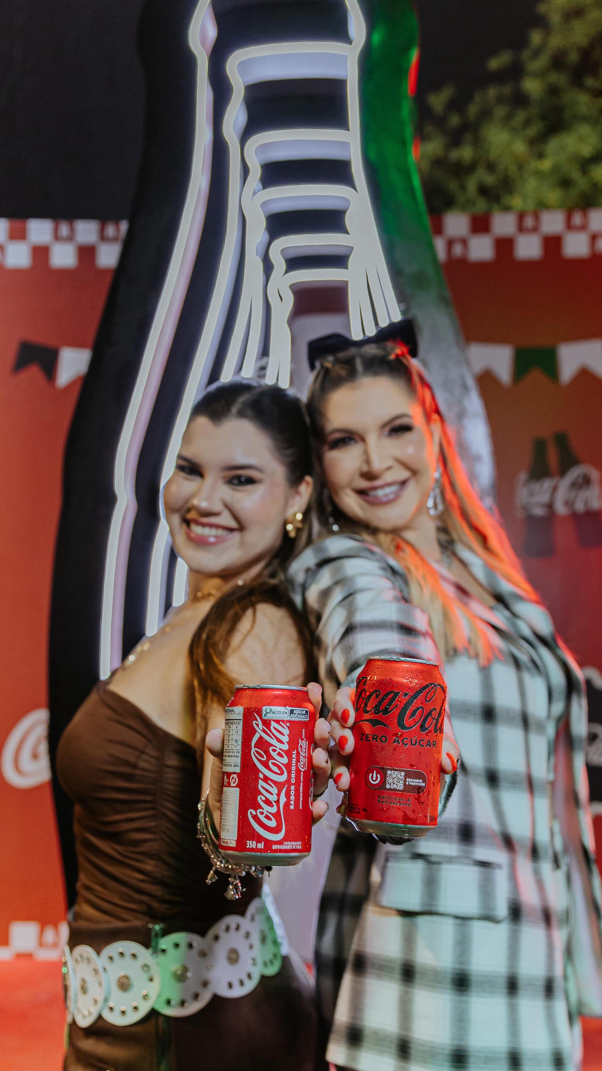 Instagram post by @priscillafreire for Coca-Cola Brasil. Caption reads: ✨❤️ Ahhh, o #SãoJoão e as boas surpresas dessa....