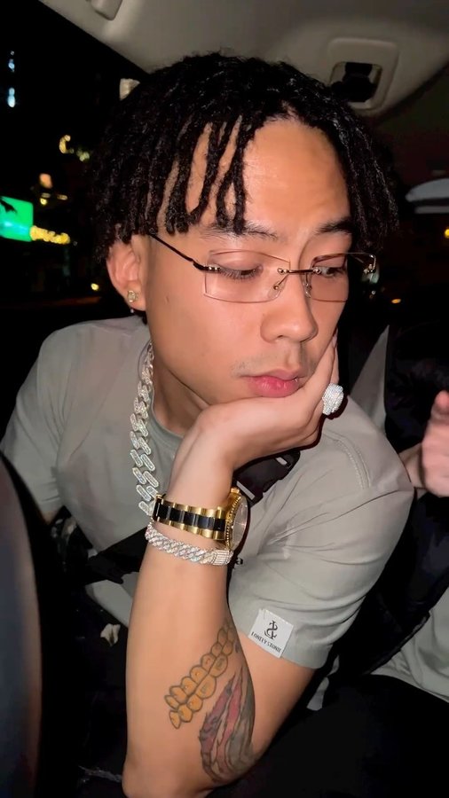 Instagram post by @wxrdie102 for Lonely Stonie. Caption reads: VLXX - G Dragon Quan Hoa

🎥: @ce_melody....