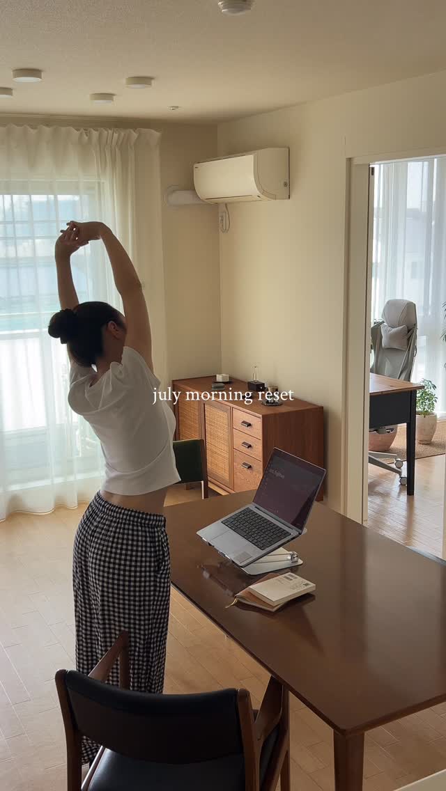 Instagram post by @slowmooood_ for Rosy Lily. Caption reads: 整えるを楽しむ🌤️

@rosylily.co.jp....