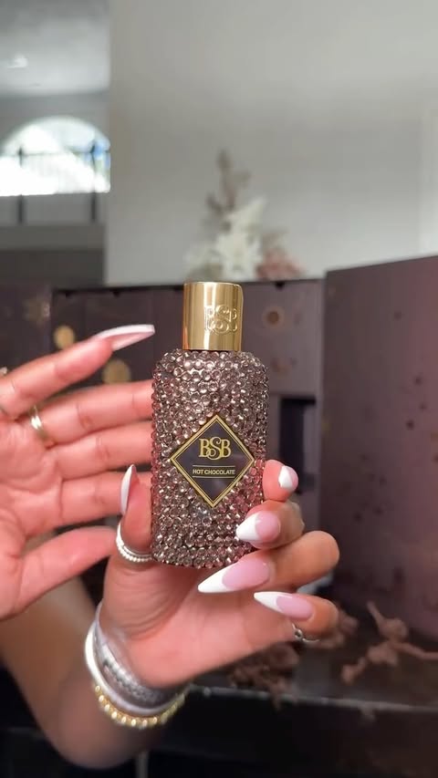 Instagram post by @mi_couture_ for Brown Sugar Babe. Caption reads: [...] @brwnsugarbabe 

#unboxing #asmr....