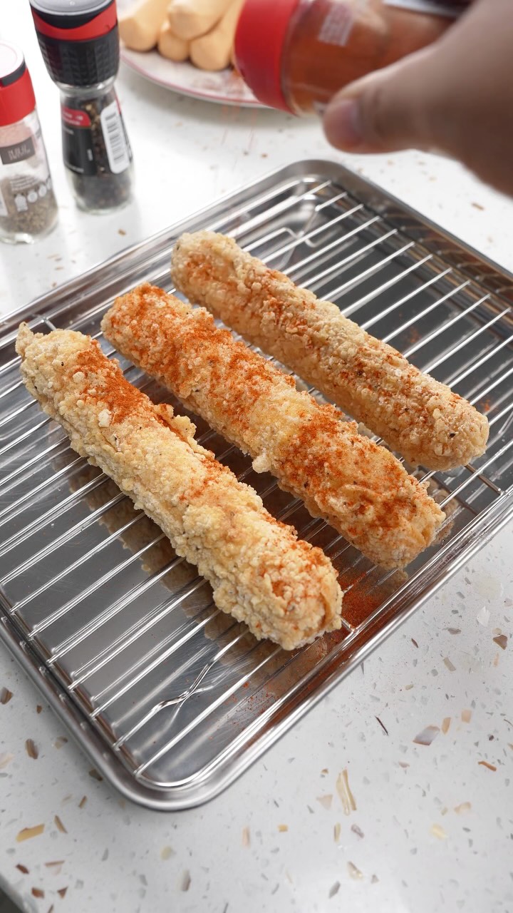 Instagram post by @chesayangkitchen for Foodpanda. Caption reads: Episod 550 | Resepi Sosej Gunting | 2 Minit 1....