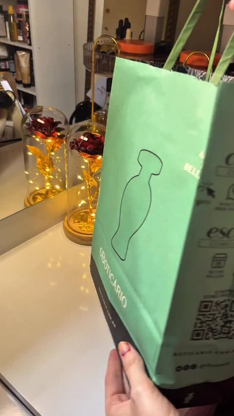 Instagram post by @bbrunabeauty for O Boticário. Caption reads: 💐💐💐

#botinoflip #produtosdebeleza....