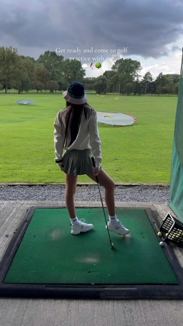 Instagram post by @jessica.golfs_ for GOLD HINGE. Caption reads: [...] Jumper - @concretelinksco Skirt - @goldhinge....