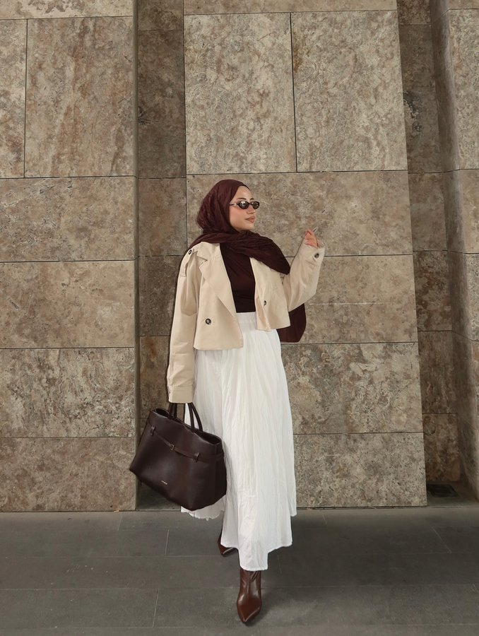 Instagram post by @bilgeatl for Imannoor. Caption reads: outfit of the day 🤎 

#reklam.