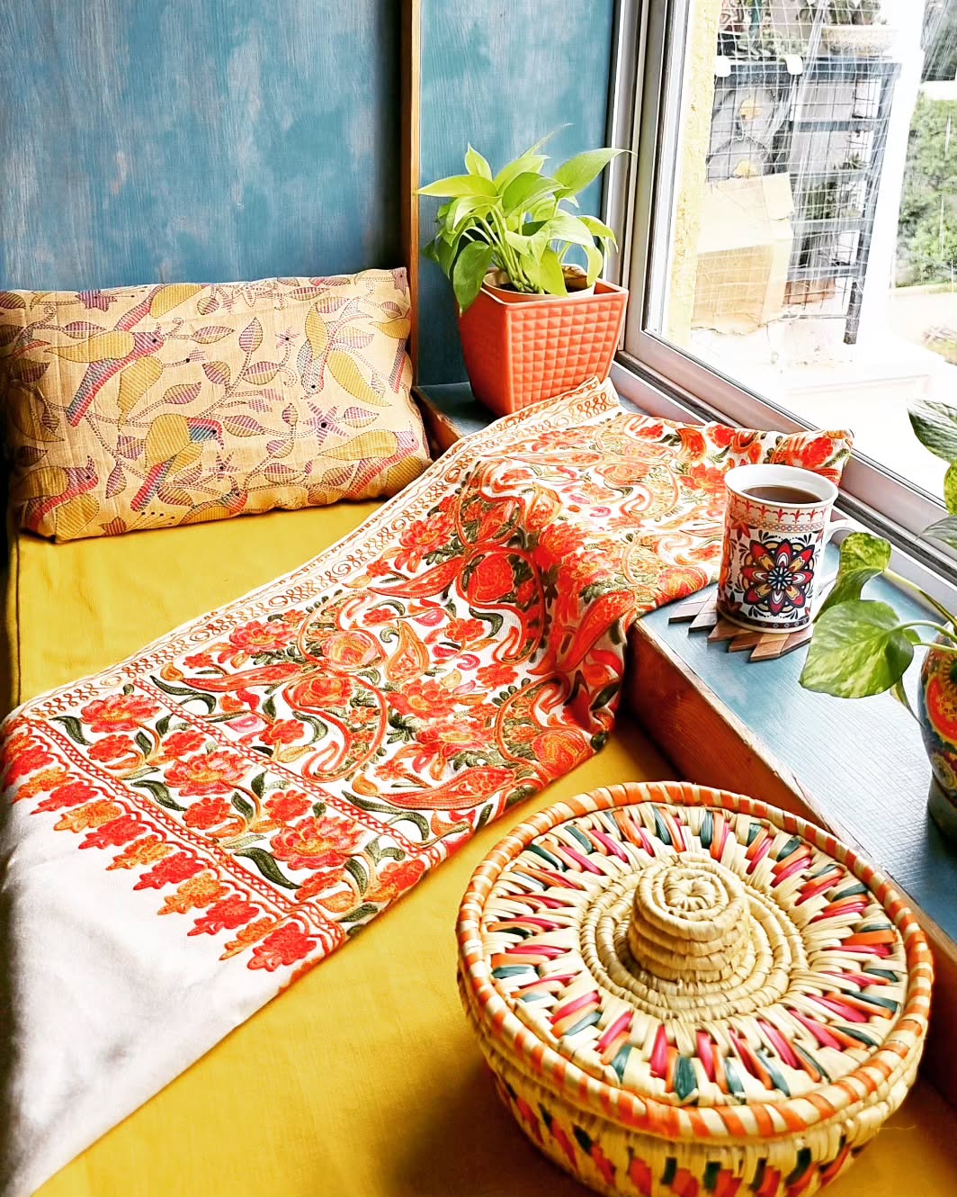 Instagram post by @the_wild_flamingo for Pepperfry.com. Caption reads: Celebrating National Handlooms Day in....