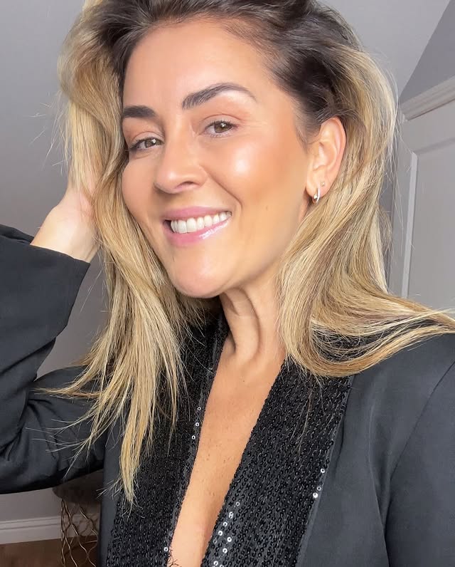 Instagram post by @nikki_whelan_ for Vavavoom. Caption reads: [...] I forgot my mascara 😎
.
@vavavoom_ie have....