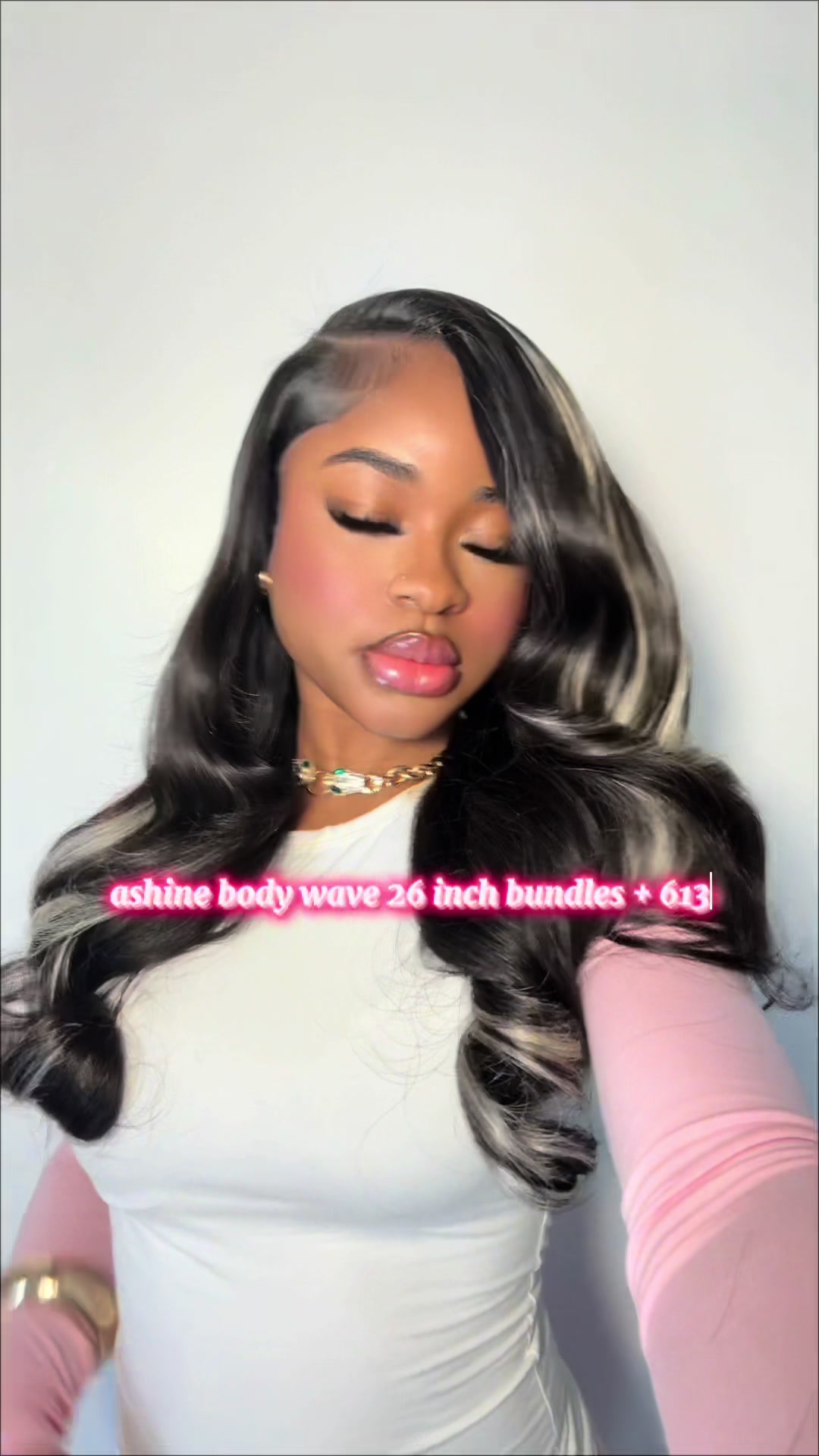TikTok post by @islamiyaah for Ashinehair. Caption reads: [...] #hairinfluencer #ashinebundles #fyp....