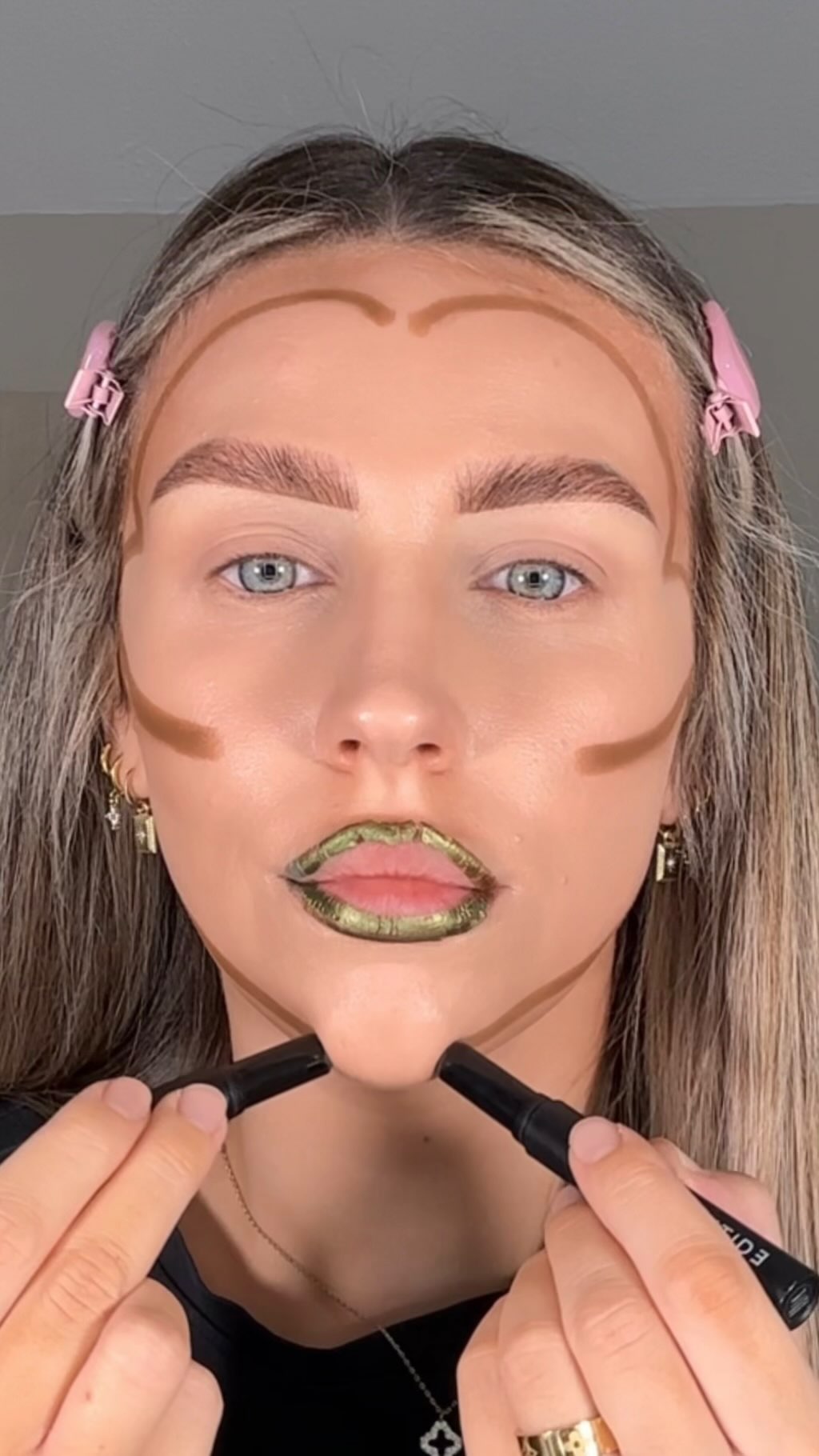 Instagram post by @makeupby_elliee for The Beauty Crop. Caption reads: Flawless full glam base ❤️‍🔥 
@wonderskin lip....