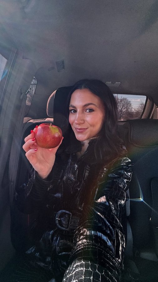 Instagram post by @dietitiancass for Yes Apples. Caption reads: 2025 is the year of the apple and I’m officially....