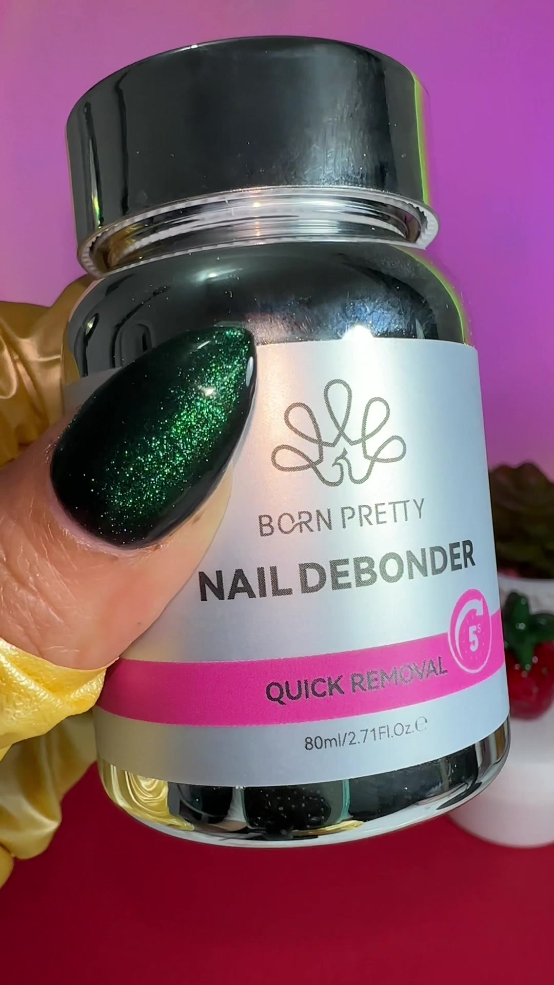 TikTok post by @andreaandrea0024 for BORN PRETTY. Caption reads: Retiro de uñas fácil 😱😱😱🤩🤩🤩🥰 @born pretty....