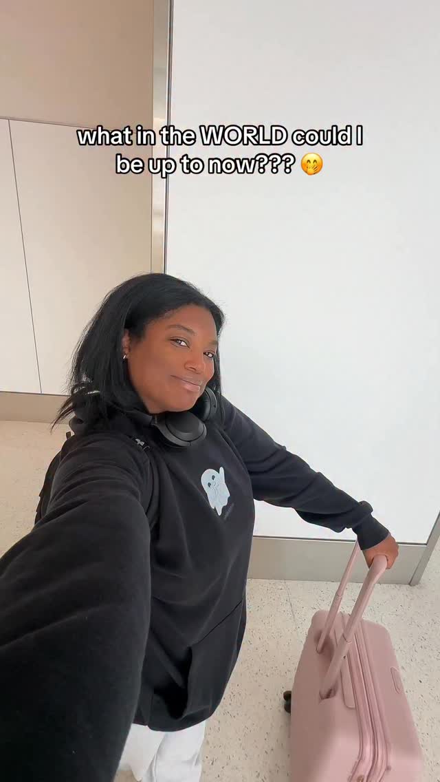 Instagram post by @whereismylibrarycard_ for Reese’s Book Club. Caption reads: [...] issss 🤭📚☀️ #RBCpartner #ShineAway....