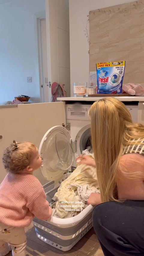 Instagram post by @elliejarrett2 for Cleanipedia. Caption reads: Ad 🧼🫶🏼✨🧺 firstly... I’m a @cleanipedia....