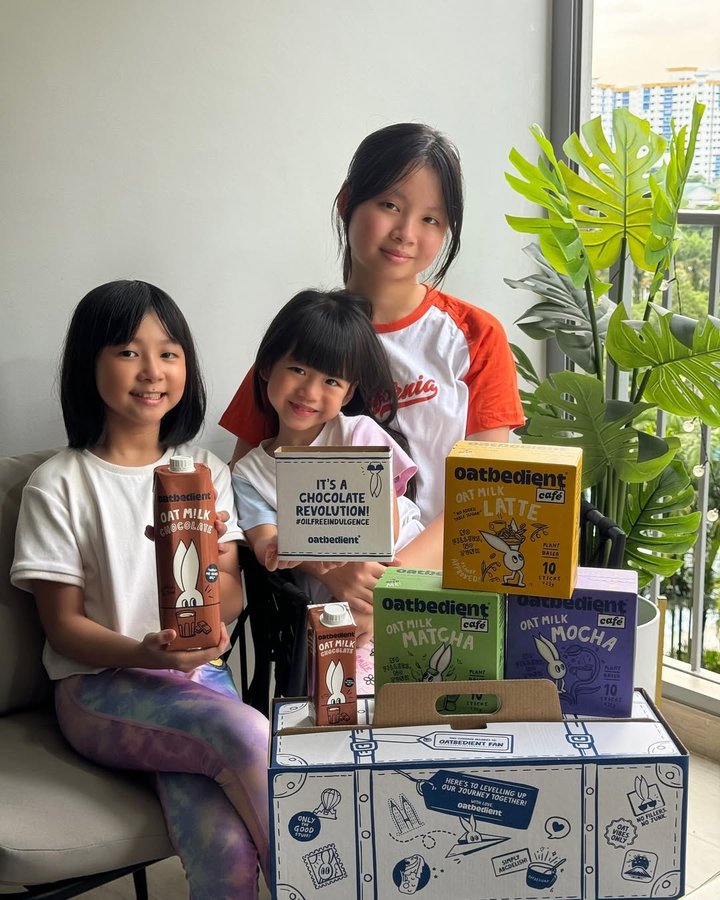 Instagram post by @munchwithvienna for Oatbedient. Caption reads: Big news, oat lovers! 🎉

@oatbedient is launching....