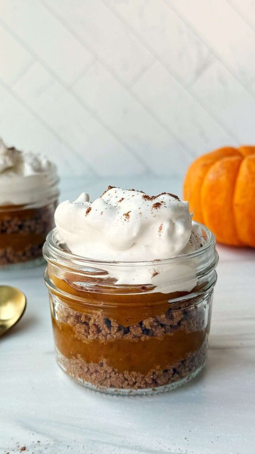 Instagram post by @lesswithlaur for Fresh Thyme. Caption reads: If you’re looking for the perfect dessert to bring....