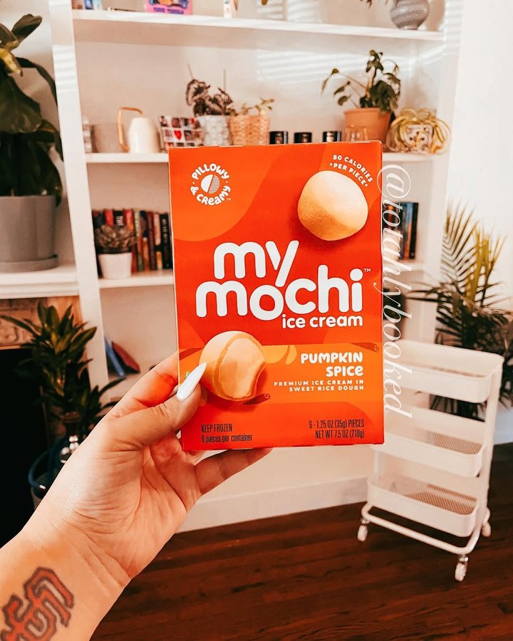 Instagram post by @totahlybooked for My/Mochi. Caption reads: 📚🍁🍨тσтαнℓу тнαηкƒυℓ🍨🍁📚

YAY, happy weekend....