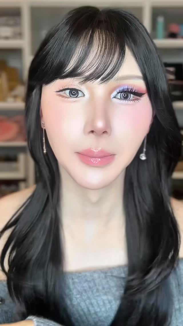 Instagram post by @kimgyutae_official for Florasis. Caption reads: こうゆう企画久しぶりかも！可愛い系の女装で出歩くのめっちゃ恥ずかしかった😅笑

GYUTAEセット....